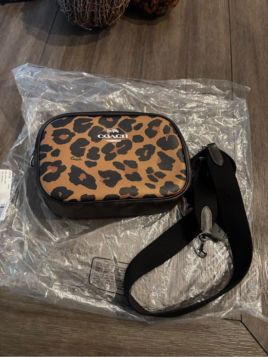 Coach Handbags - Beautiful Coach crossbody LEOPARD ✨